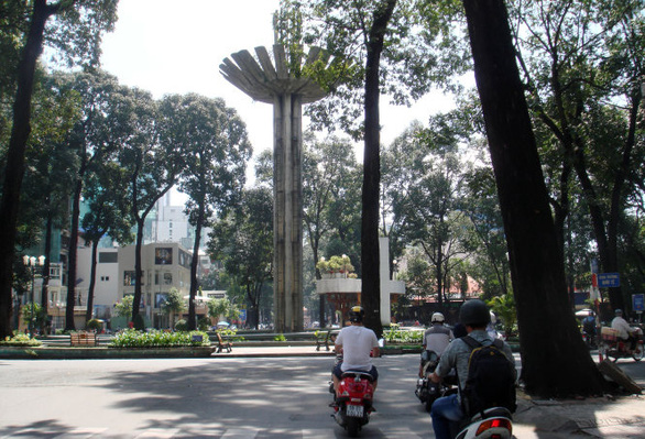 Hồ Con Rùa thành phố đi bộ, đường Nguyễn Thượng Hiền thành 'phố ăn vặt'